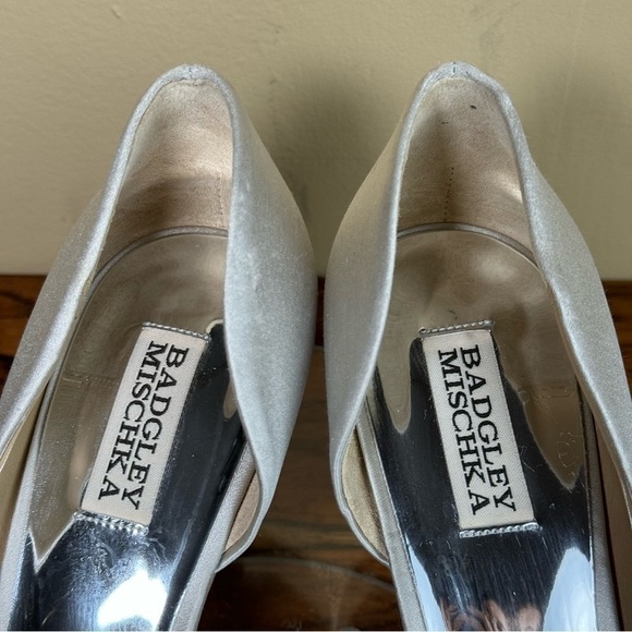 Badgley Mischka Fabia Kitten Heels - Picture 14 of 17